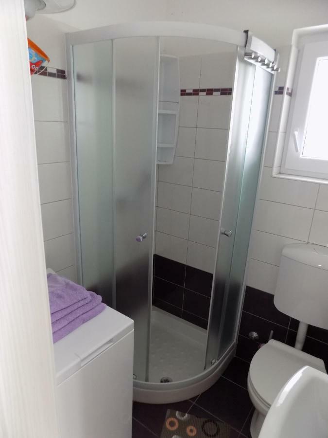 Zerjav Apartman *